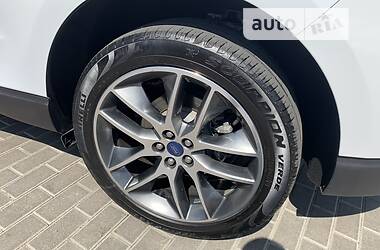 Внедорожник / Кроссовер Ford Edge 2018 в 