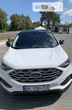 Внедорожник / Кроссовер Ford Edge 2018 в 