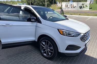 Внедорожник / Кроссовер Ford Edge 2018 в 