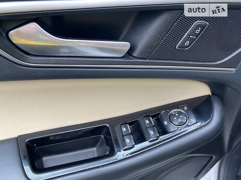 Позашляховик / Кросовер Ford Edge 2015 в Луцьку