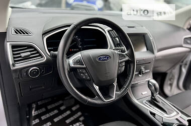Позашляховик / Кросовер Ford Edge 2017 в 