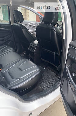 Внедорожник / Кроссовер Ford Edge 2018 в 