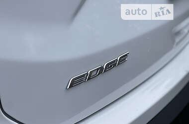 Позашляховик / Кросовер Ford Edge 2020 в 