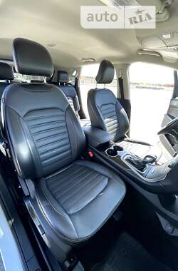 Внедорожник / Кроссовер Ford Edge 2016 в 