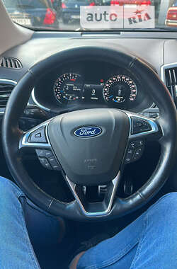Внедорожник / Кроссовер Ford Edge 2017 в 