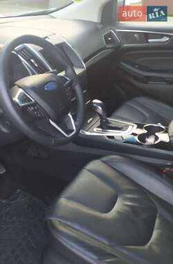 Внедорожник / Кроссовер Ford Edge 2016 в 