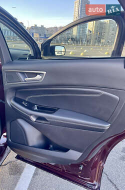 Позашляховик / Кросовер Ford Edge 2018 в 