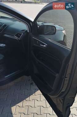 Внедорожник / Кроссовер Ford Edge 2016 в 