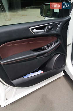 Позашляховик / Кросовер Ford Edge 2020 в 