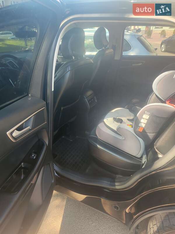 Позашляховик / Кросовер Ford Edge 2016 в Володимирі