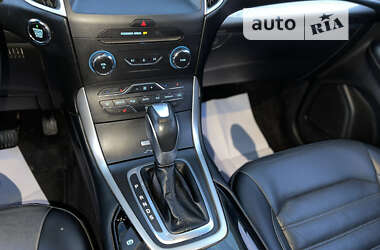 Внедорожник / Кроссовер Ford Edge 2015 в 