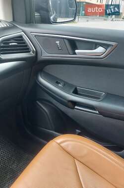 Внедорожник / Кроссовер Ford Edge 2017 в 