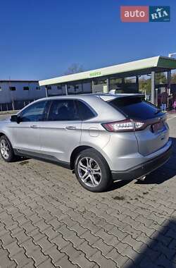Позашляховик / Кросовер Ford Edge 2016 в 