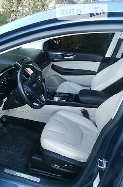 Внедорожник / Кроссовер Ford Edge 2018 в 