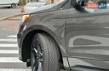 Позашляховик / Кросовер Ford Edge 2019 в 