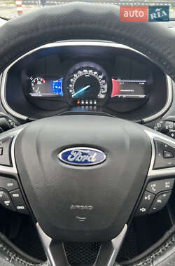 Внедорожник / Кроссовер Ford Edge 2017 в 