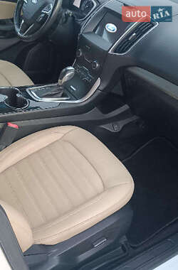 Внедорожник / Кроссовер Ford Edge 2016 в 