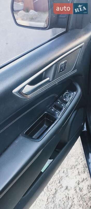 Позашляховик / Кросовер Ford Edge 2015 в Дубровиці