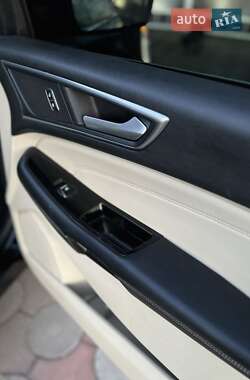 Внедорожник / Кроссовер Ford Edge 2017 в 