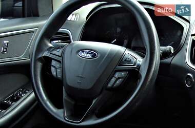 Позашляховик / Кросовер Ford Edge 2017 в 