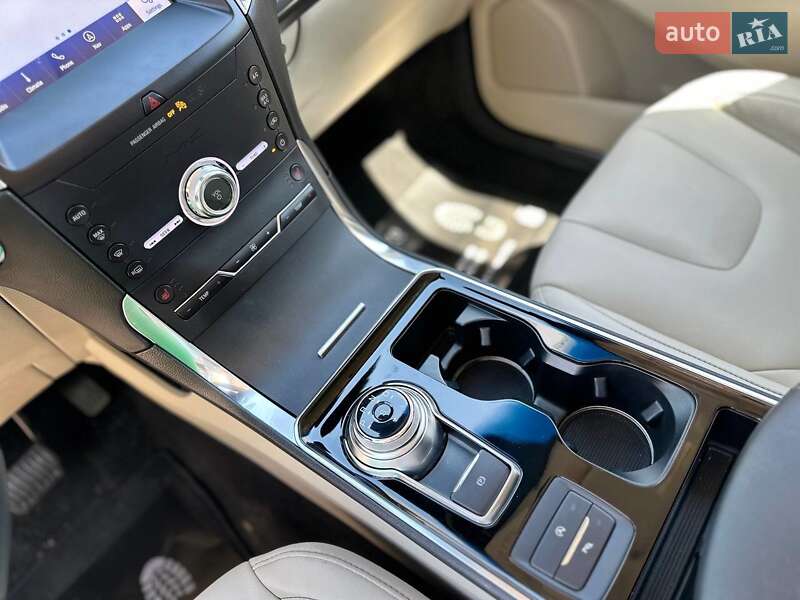 Позашляховик / Кросовер Ford Edge 2020 в Чернівцях