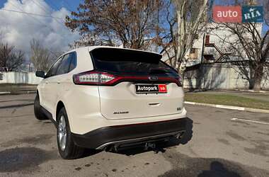 Позашляховик / Кросовер Ford Edge 2015 в 