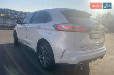 Позашляховик / Кросовер Ford Edge 2019 в 