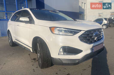 Позашляховик / Кросовер Ford Edge 2019 в 