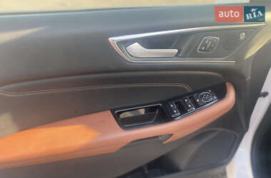 Позашляховик / Кросовер Ford Edge 2019 в 