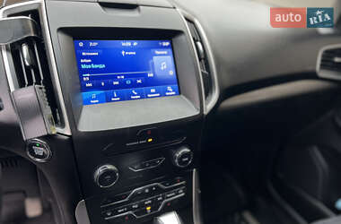 Внедорожник / Кроссовер Ford Edge 2015 в 