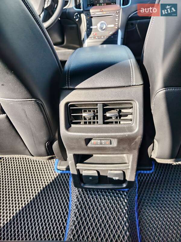 Внедорожник / Кроссовер Ford Edge 2018 в Нововолынске