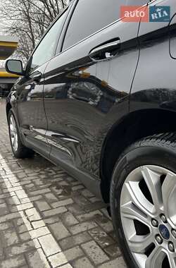 Позашляховик / Кросовер Ford Edge 2019 в 