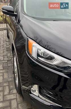 Позашляховик / Кросовер Ford Edge 2019 в 