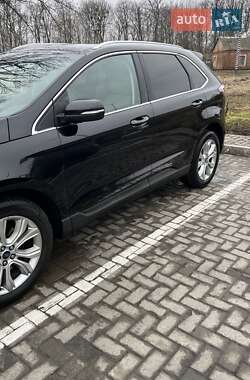 Позашляховик / Кросовер Ford Edge 2019 в 