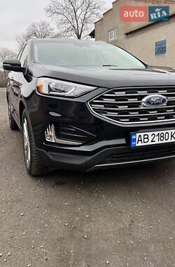 Позашляховик / Кросовер Ford Edge 2019 в 