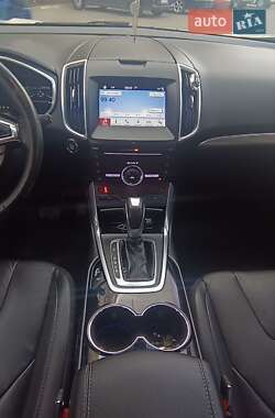 Внедорожник / Кроссовер Ford Edge 2016 в 