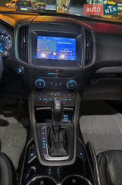 Позашляховик / Кросовер Ford Edge 2017 в 