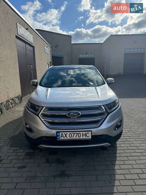 Позашляховик / Кросовер Ford Edge 2018 в 