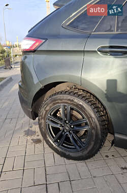 Внедорожник / Кроссовер Ford Edge 2015 в 