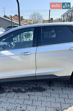 Внедорожник / Кроссовер Ford Edge 2017 в 