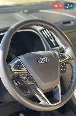 Позашляховик / Кросовер Ford Edge 2019 в 