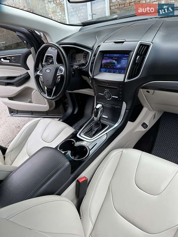 Позашляховик / Кросовер Ford Edge 2016 в Радивиліві