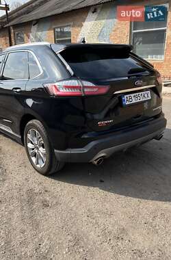 Позашляховик / Кросовер Ford Edge 2019 в 