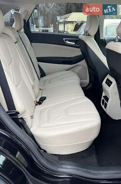 Позашляховик / Кросовер Ford Edge 2019 в 