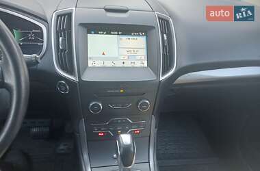 Позашляховик / Кросовер Ford Edge 2016 в 