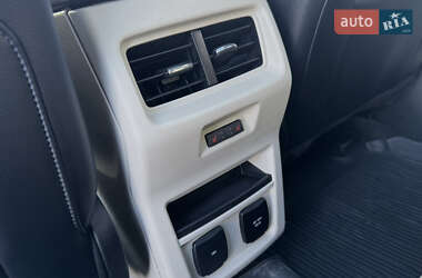 Внедорожник / Кроссовер Ford Edge 2019 в 