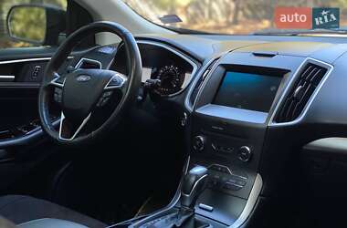 Позашляховик / Кросовер Ford Edge 2015 в 