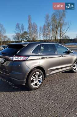 Позашляховик / Кросовер Ford Edge 2018 в 