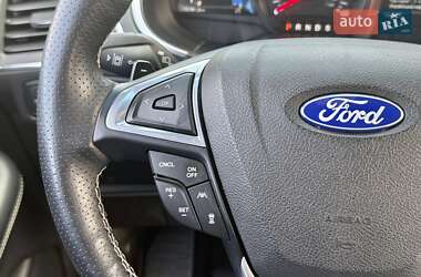 Позашляховик / Кросовер Ford Edge 2019 в 