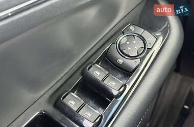 Позашляховик / Кросовер Ford Edge 2019 в 
